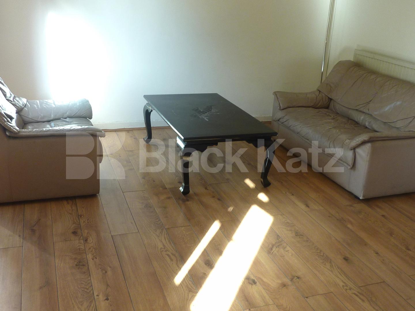 			3 / 4 BED BY CAMDEN MARKET!  , 3 Bedroom, 1 bath, 1 reception Flat			 Hawley Road, CAMDEN